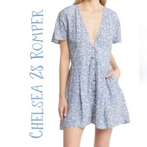 Chelsea 28 Womens Blue & White Floral Print Bailey Romper Sz 2XL Deep V-Neck